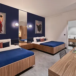 Kepler Club Sabiha Goekcen Airport - International Transit Area فندق-كبسولة